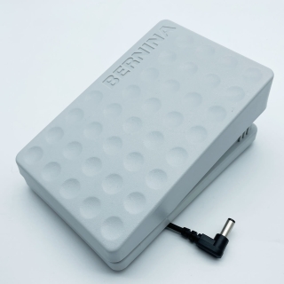 Bernina foot control (type SR-1) it has a self-wind cord and fits B475QE and many Activa models