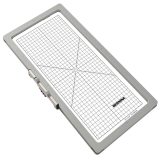 Medium size border hoop with magnetic fastening